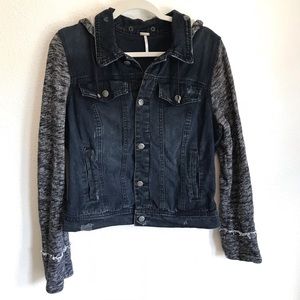 ✨Free People Hooded Denim Jacket✨